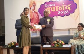 Chitravedika (5)